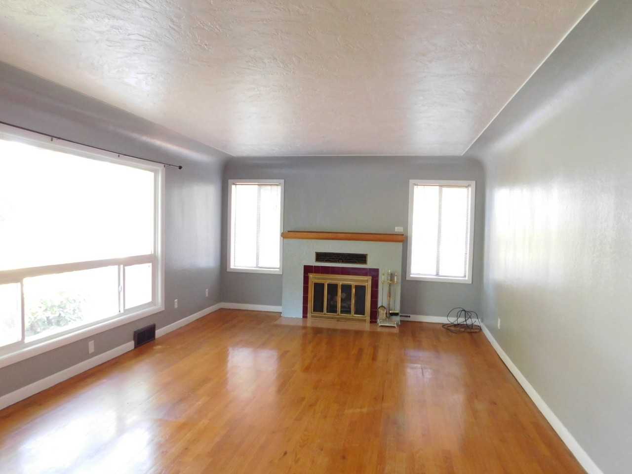 2520 Summer St Se - Photo 3 of 50