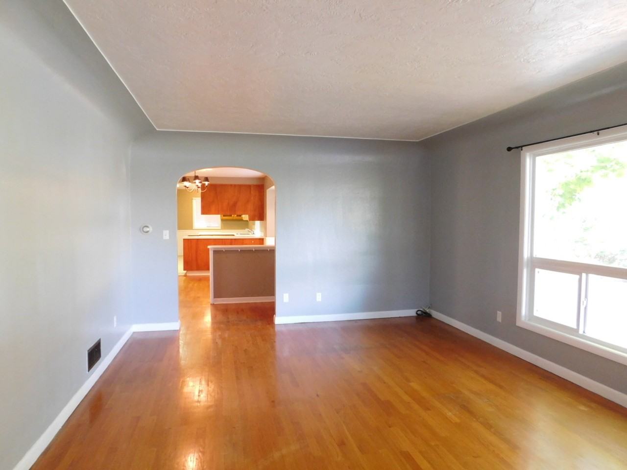 2520 Summer St Se - Photo 4 of 50