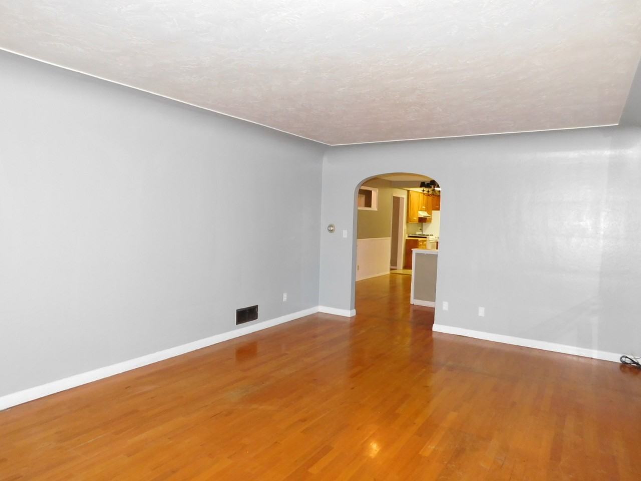 2520 Summer St Se - Photo 5 of 50