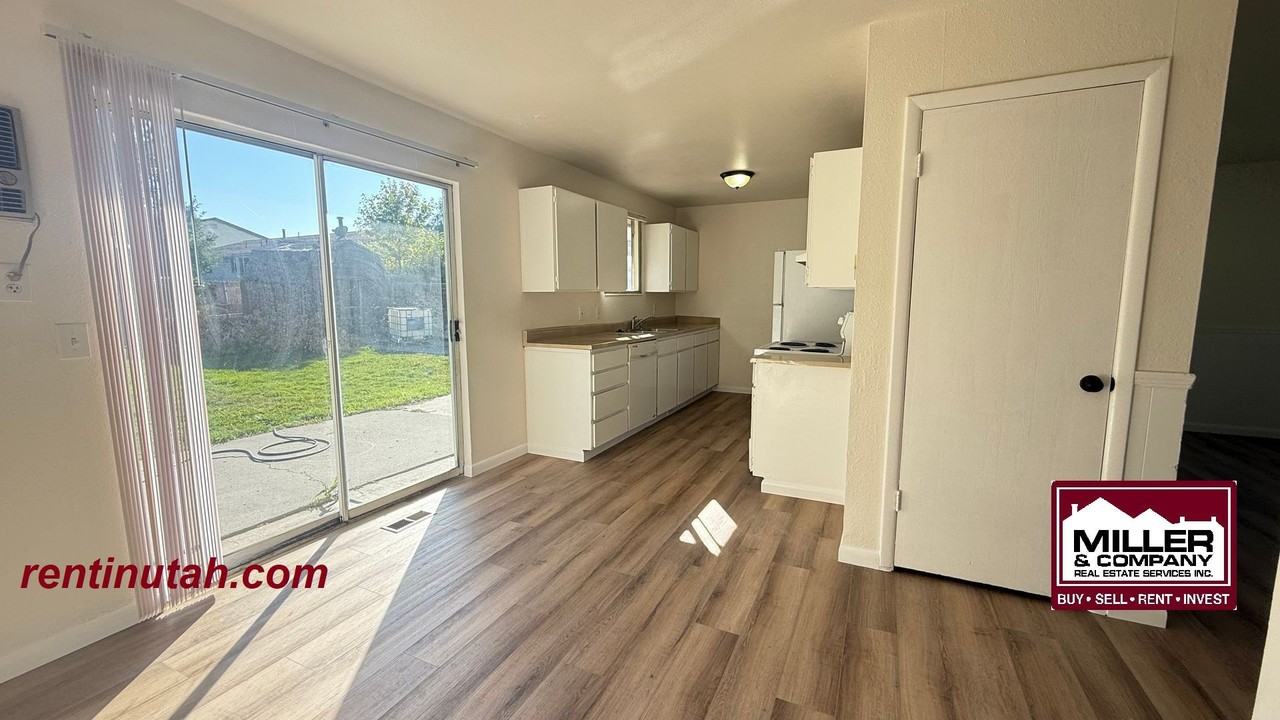 6823 W Crest St - Photo 3 of 11