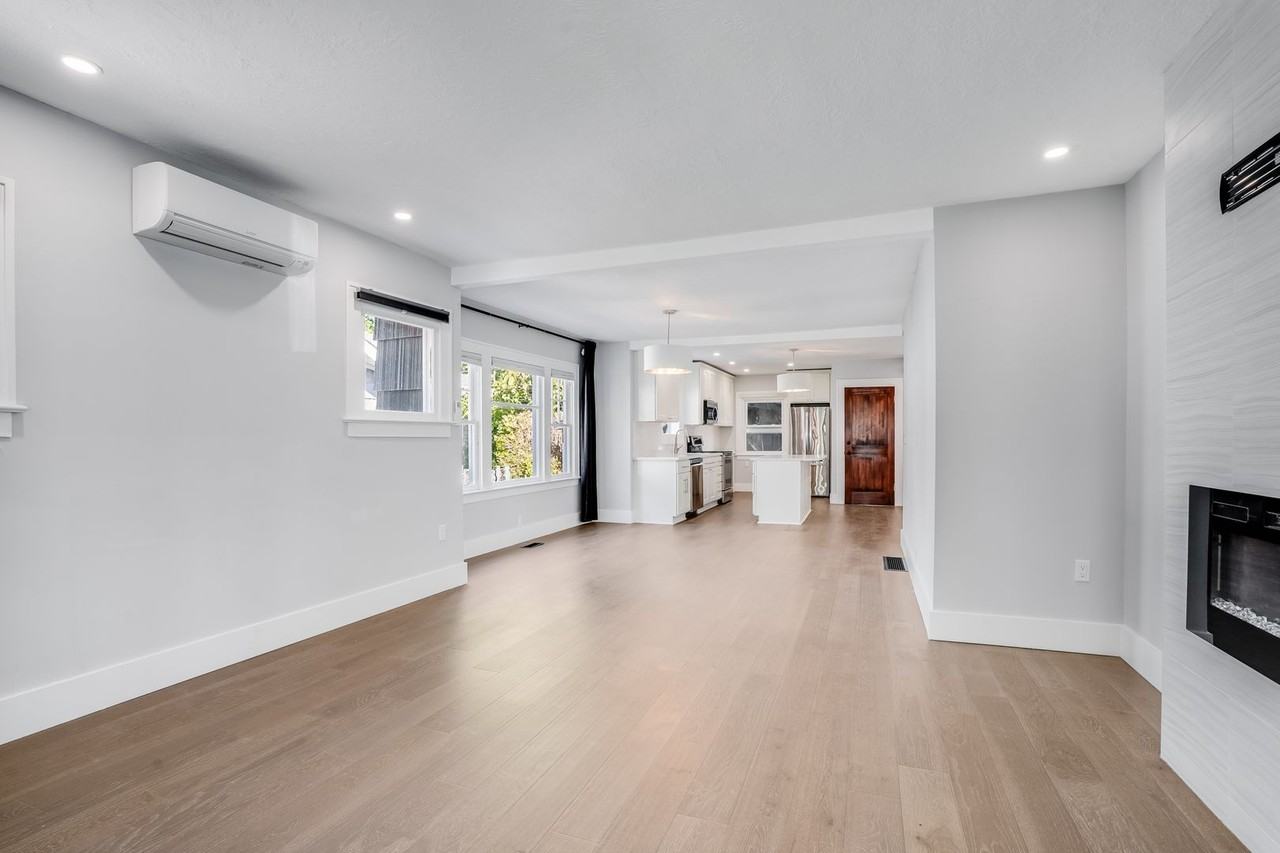 2730 Se 74th Ave - Photo 3 of 12