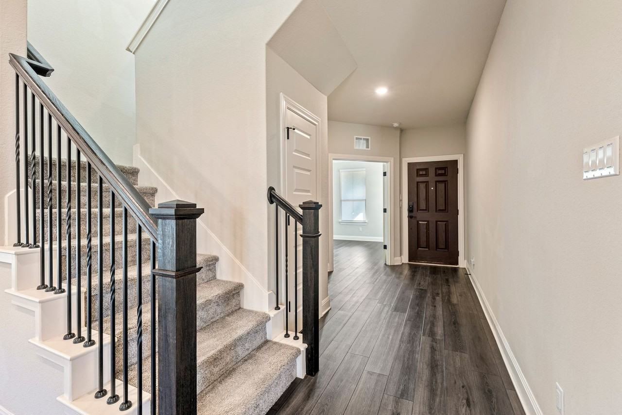 104 Sugarberry Dr - Photo 4 of 30