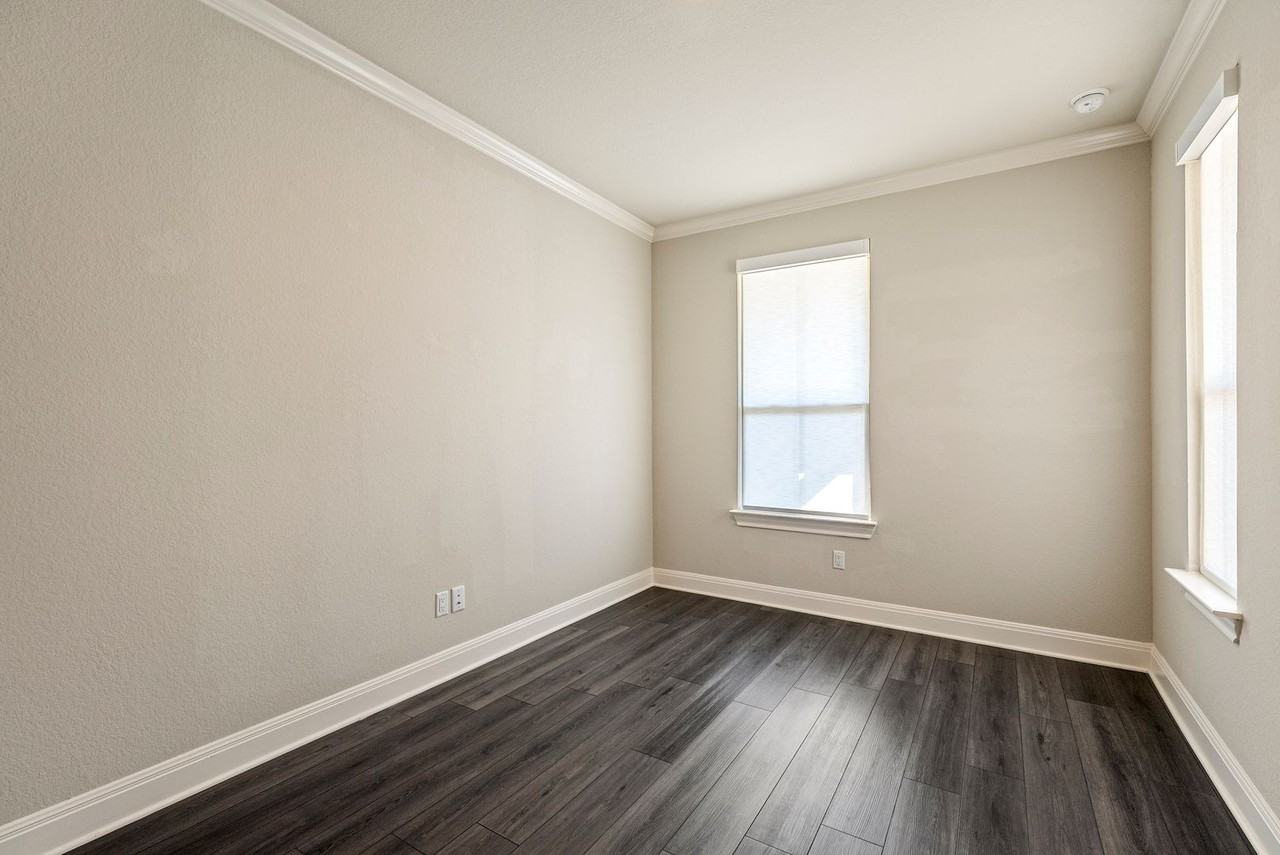 104 Sugarberry Dr - Photo 5 of 30