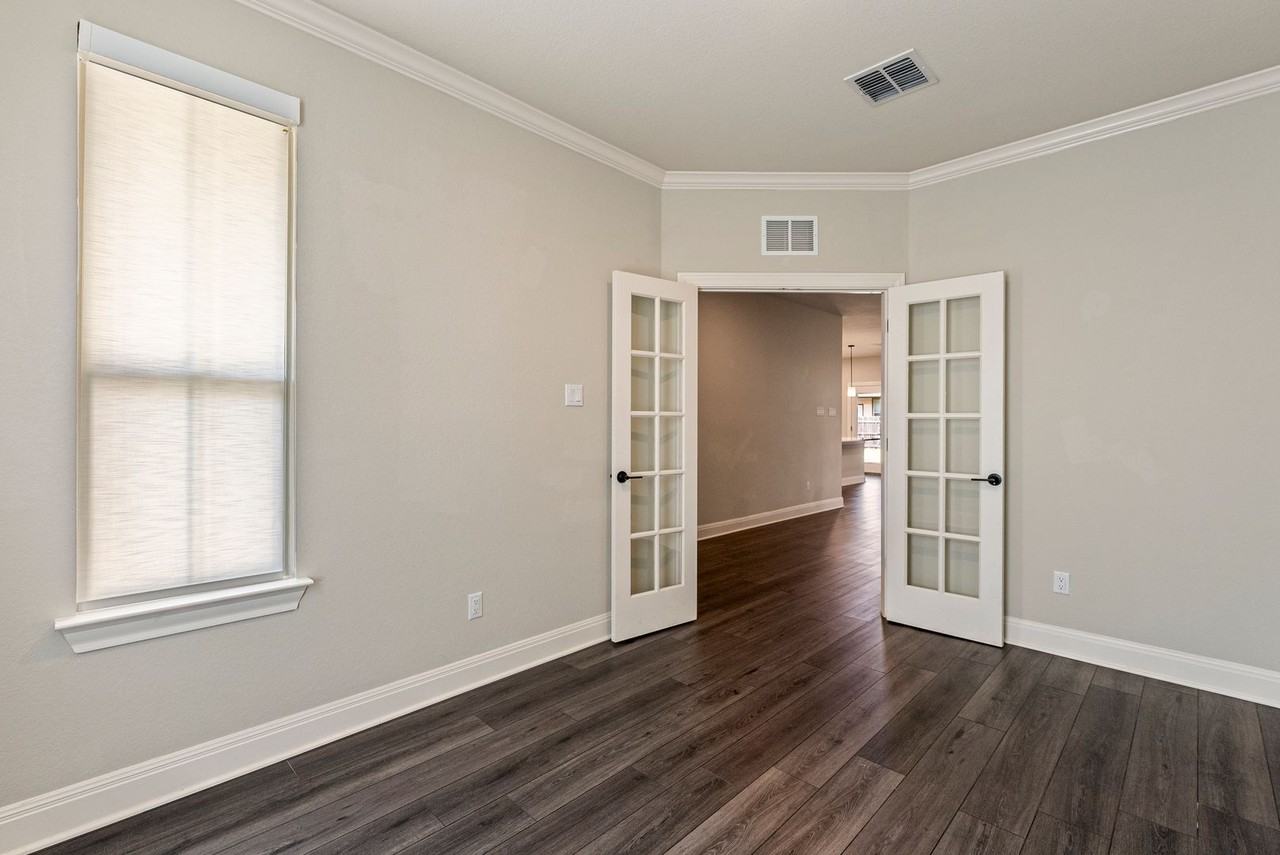 104 Sugarberry Dr - Photo 6 of 30