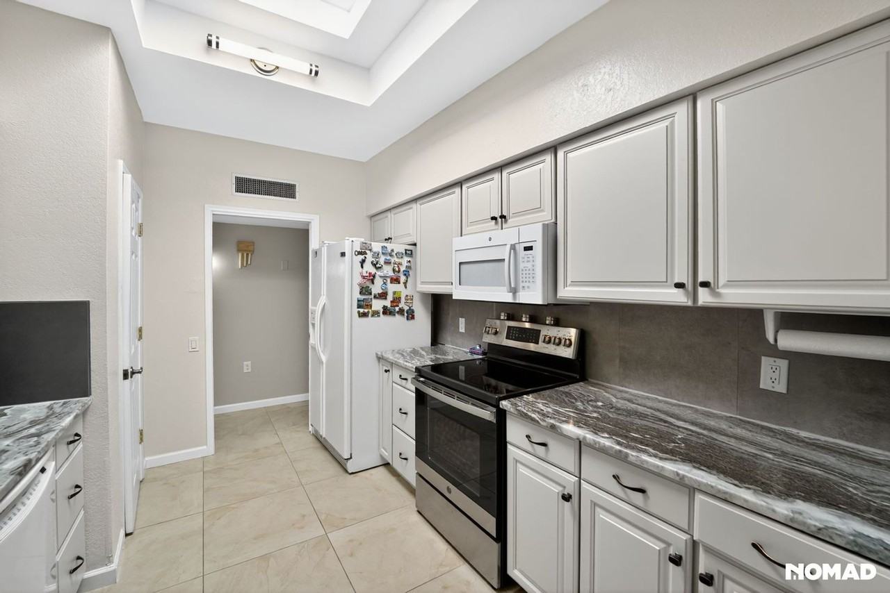 768 W Calle Del Ensalmo - Photo 3 of 35