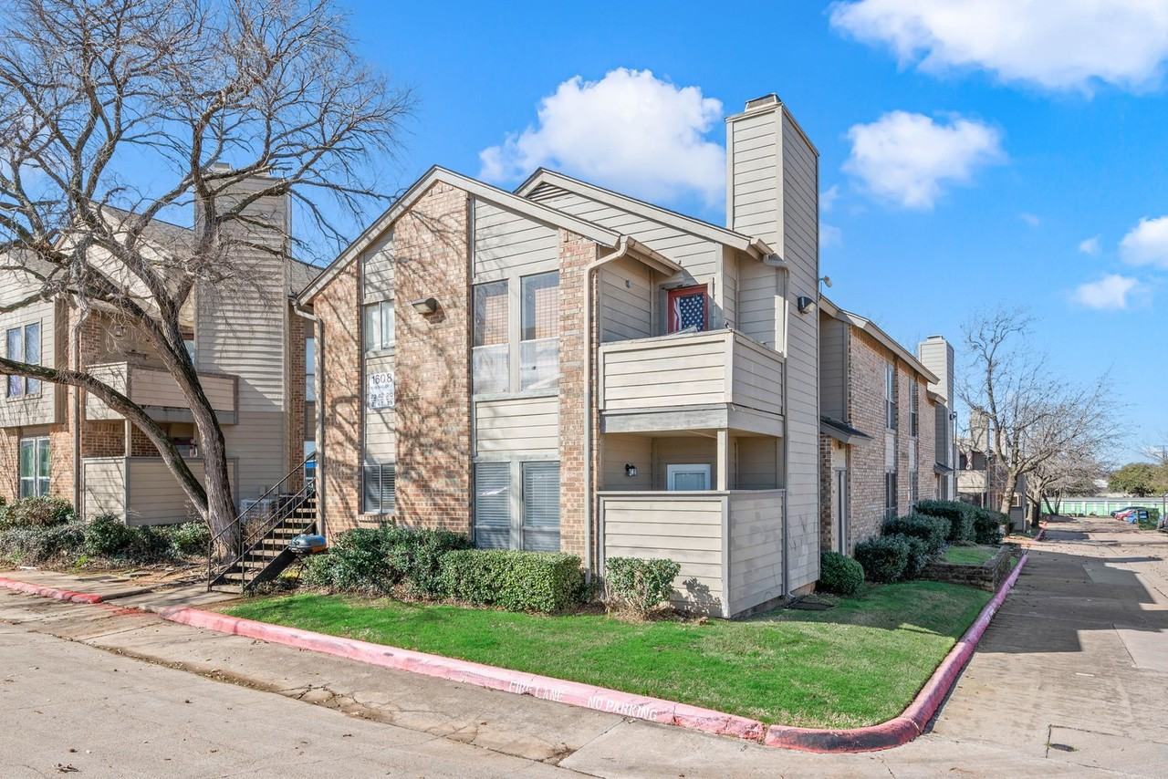 1608 Pecan Chase Cir - Photo 2 of 12