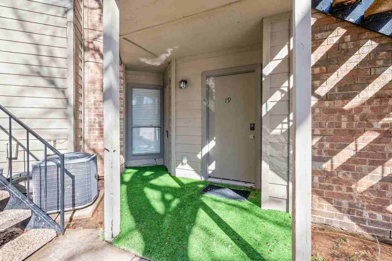 1608 Pecan Chase Cir - Photo 3 of 12