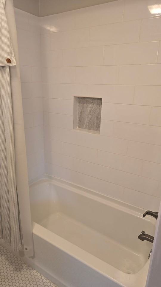 3913 Margrave Rd - Photo 7 of 33