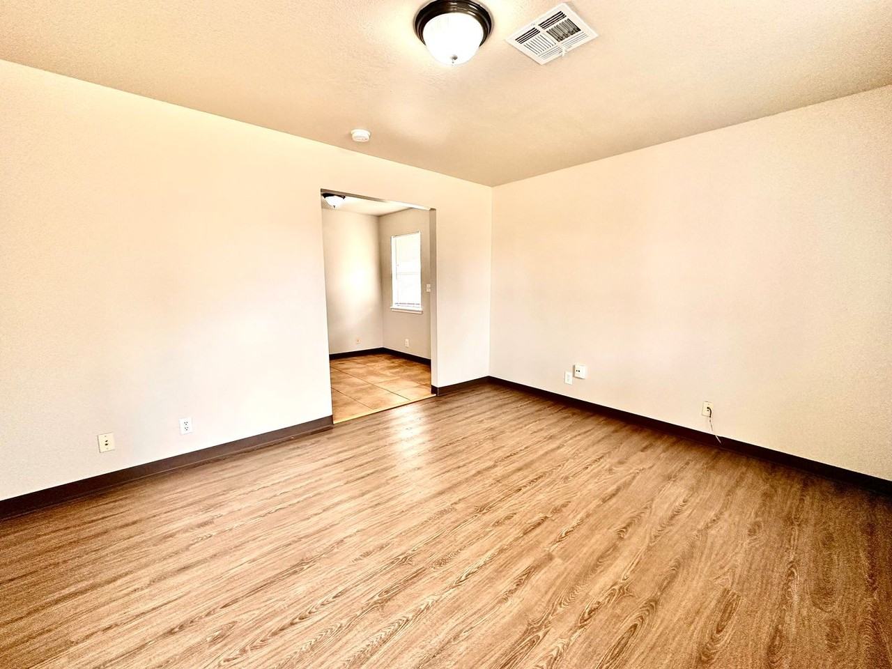 19 West Thatcher Street - Photo 2 of 23