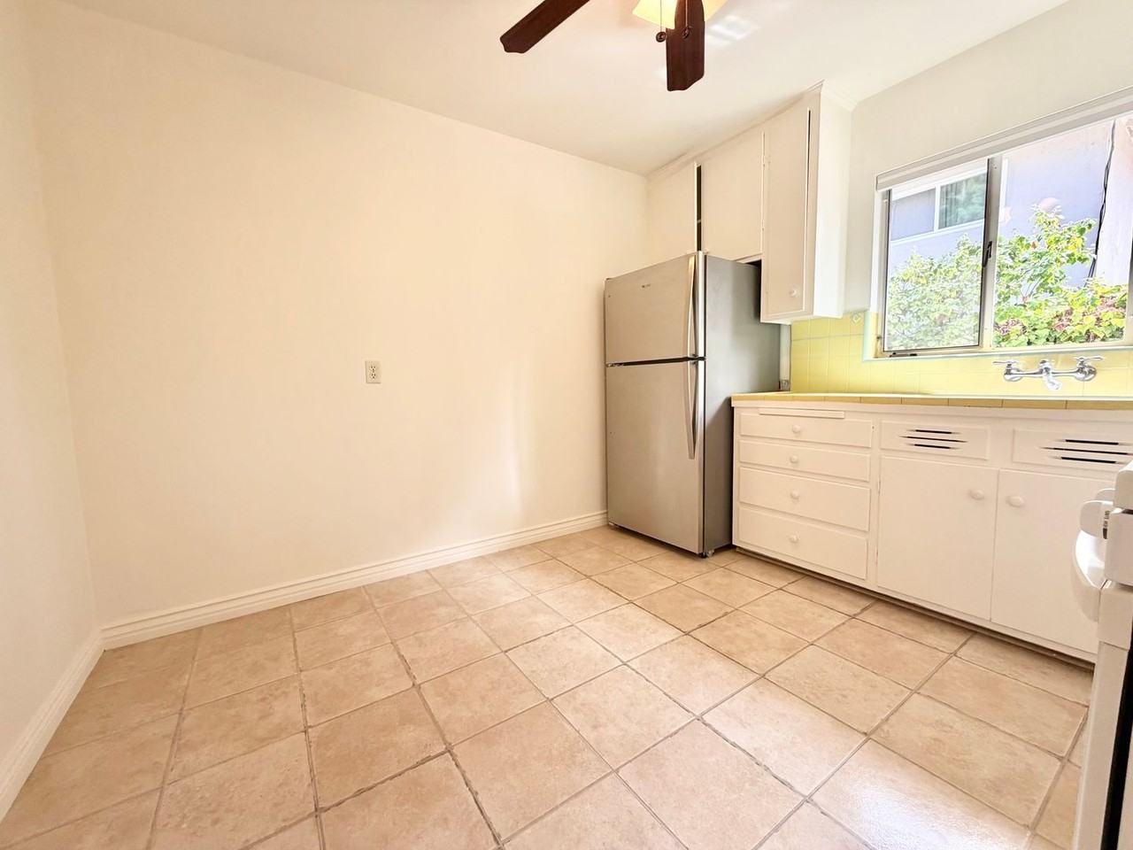 1300 Hoover St - Photo 2 of 7