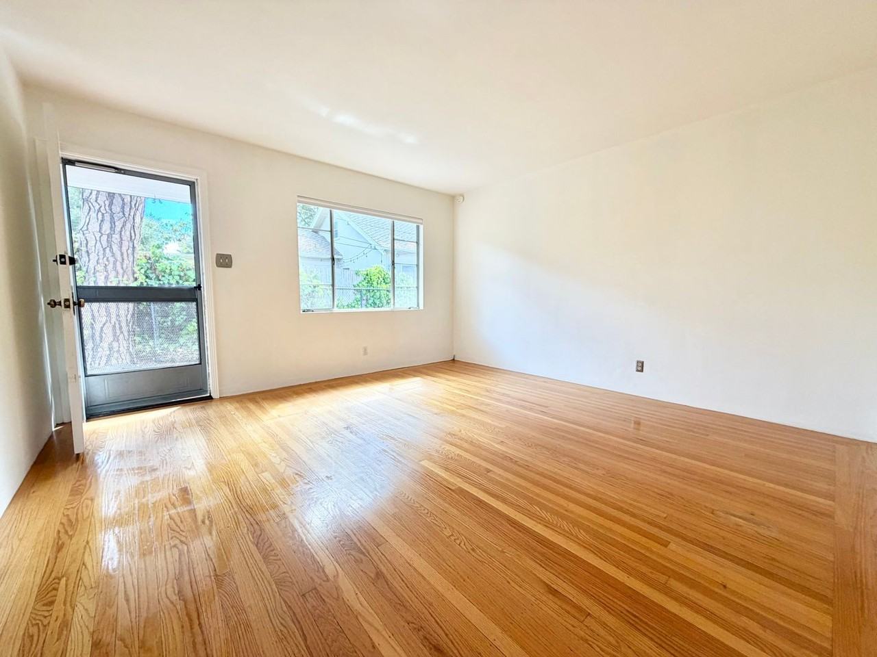 1300 Hoover St - Photo 3 of 7