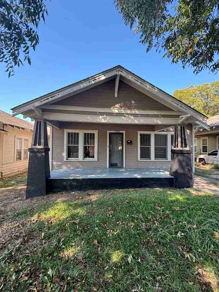 1105 3rd Ave Sw - Photo 2 of 14