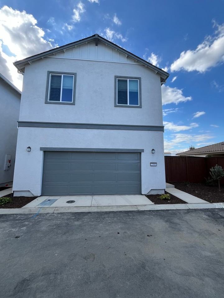 2300 2300 Holcolm Place - Photo 4 of 40