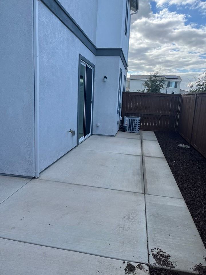 2300 2300 Holcolm Place - Photo 6 of 40