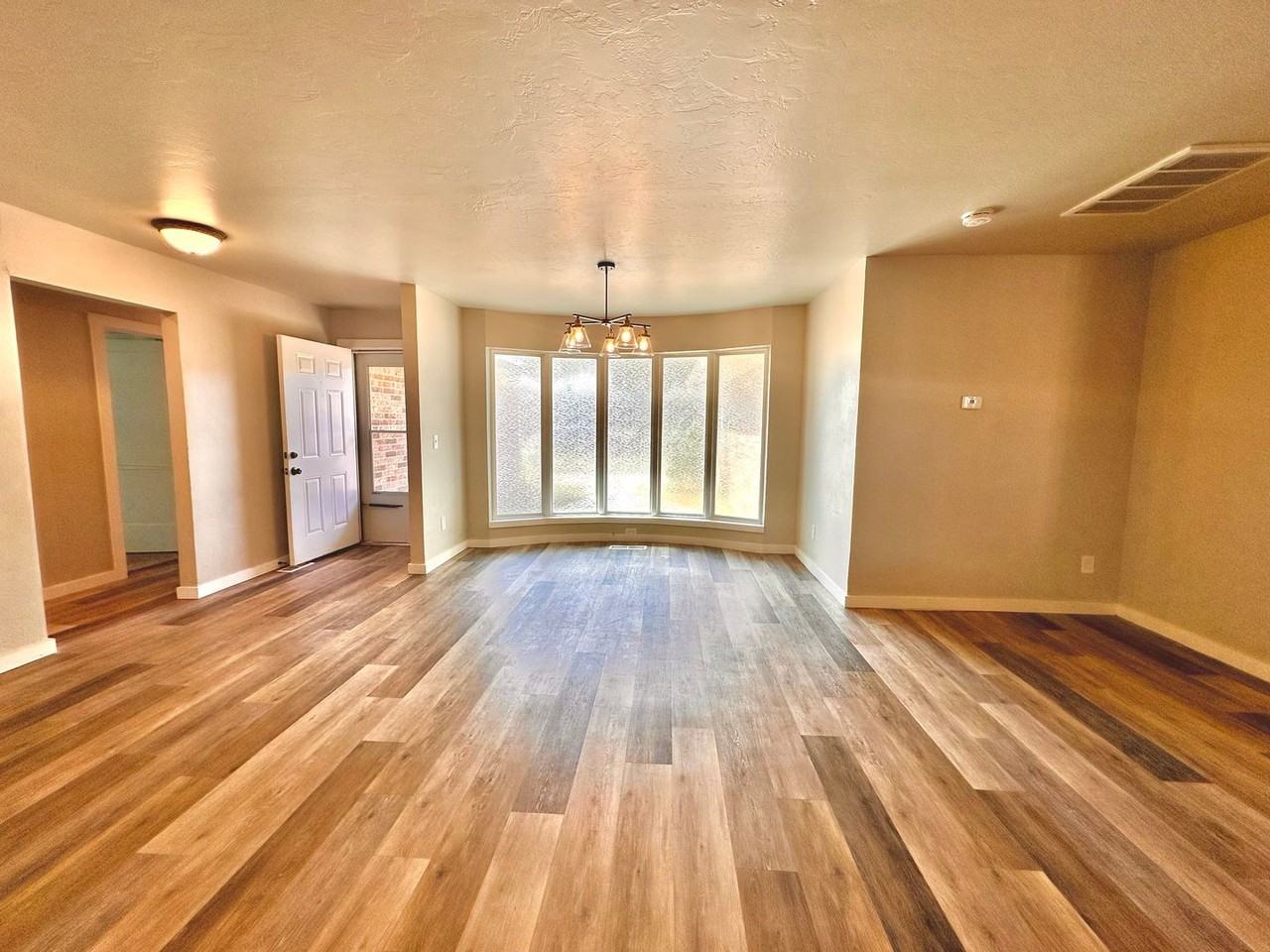 3408 Oak Grove Dr - Photo 4 of 48