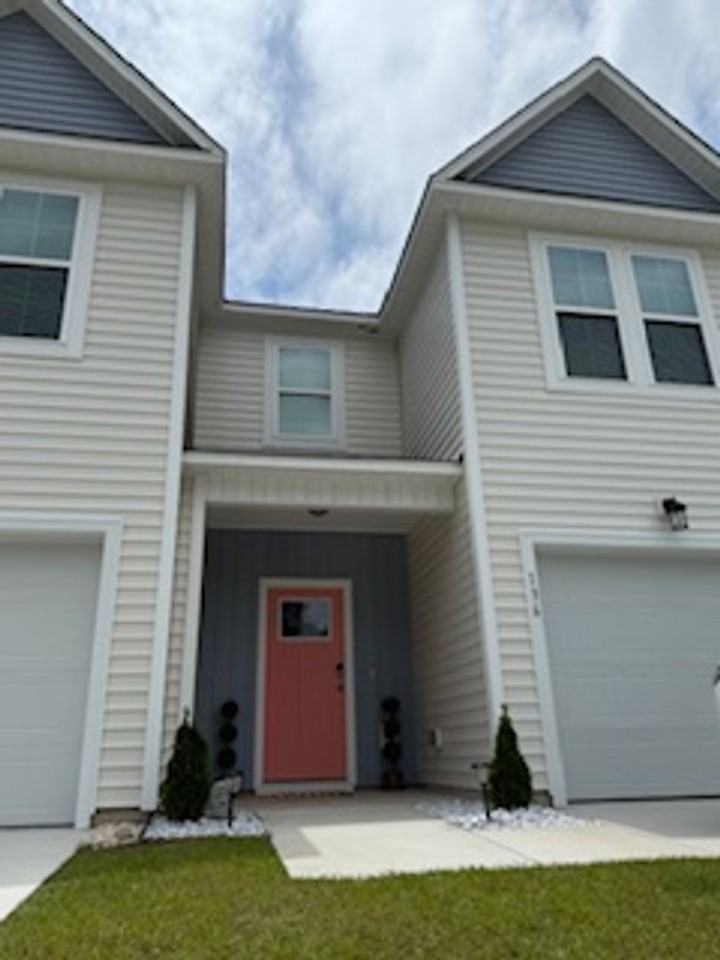 136 Coastline Cir - Photo 2 of 17