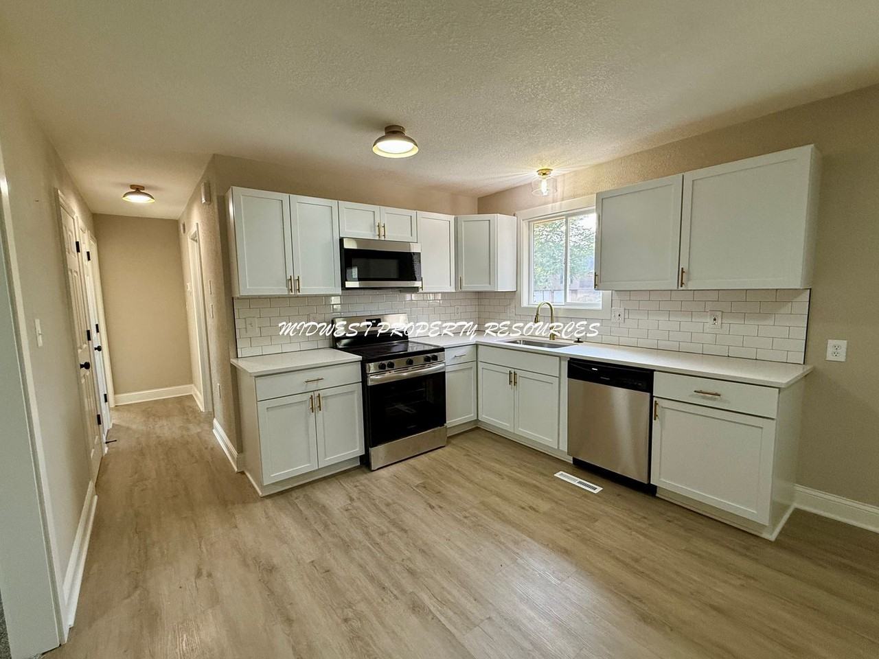 2000 Northeast Dill Drive - Photo 6 of 26