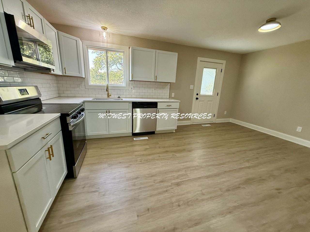 2000 Northeast Dill Drive - Photo 7 of 26