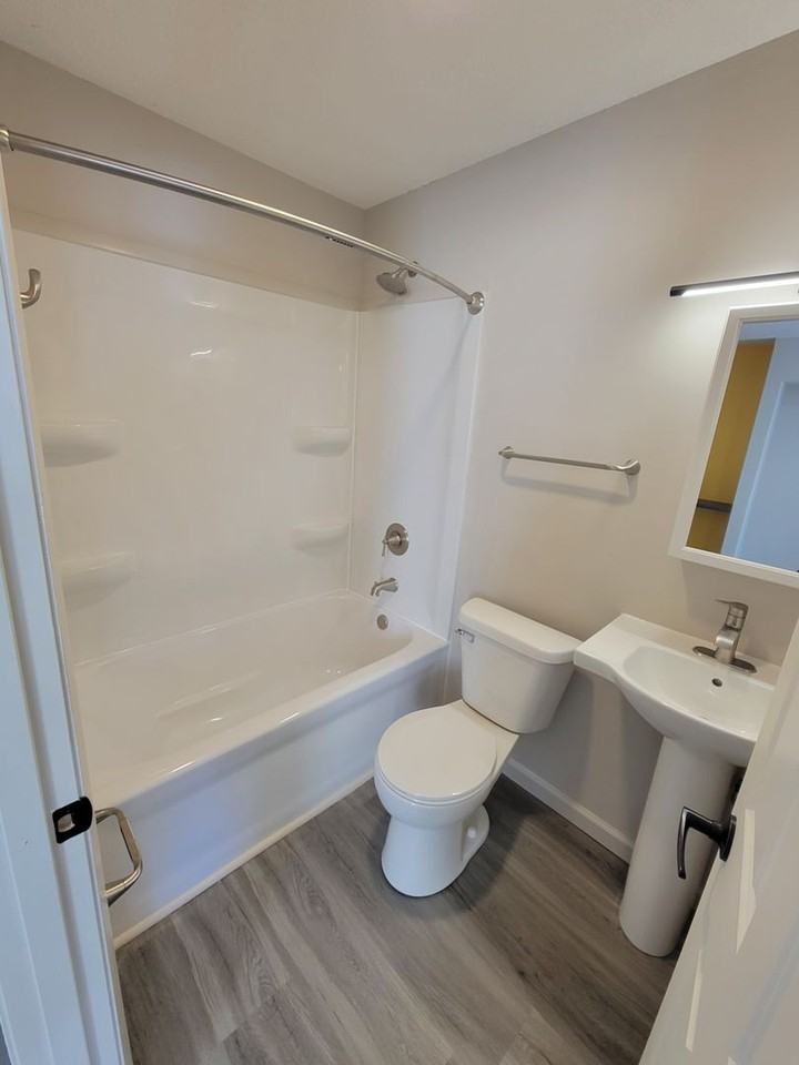1526 E Superior St #5 - Photo 2 of 7