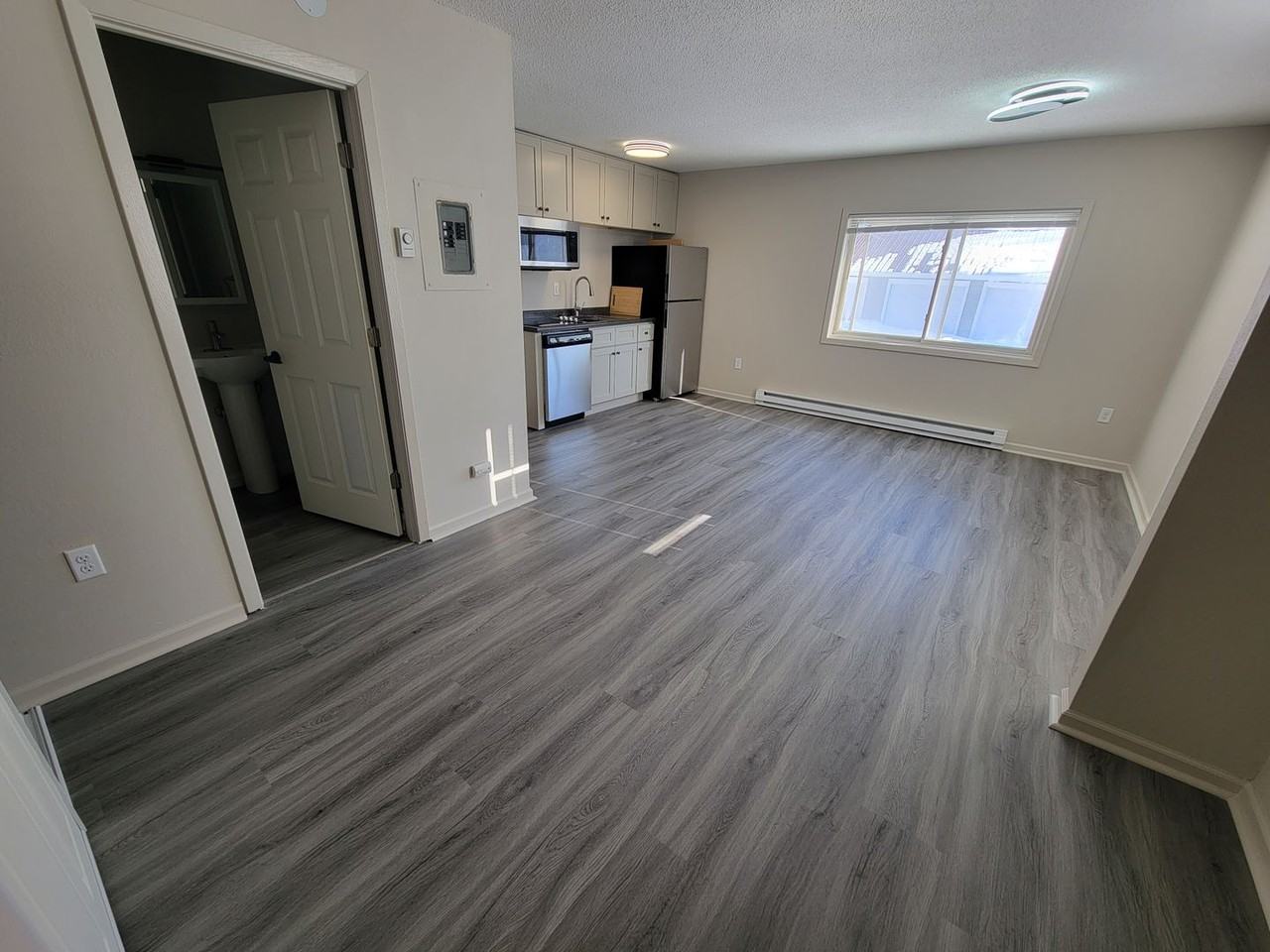1526 E Superior St #5 - Photo 3 of 7