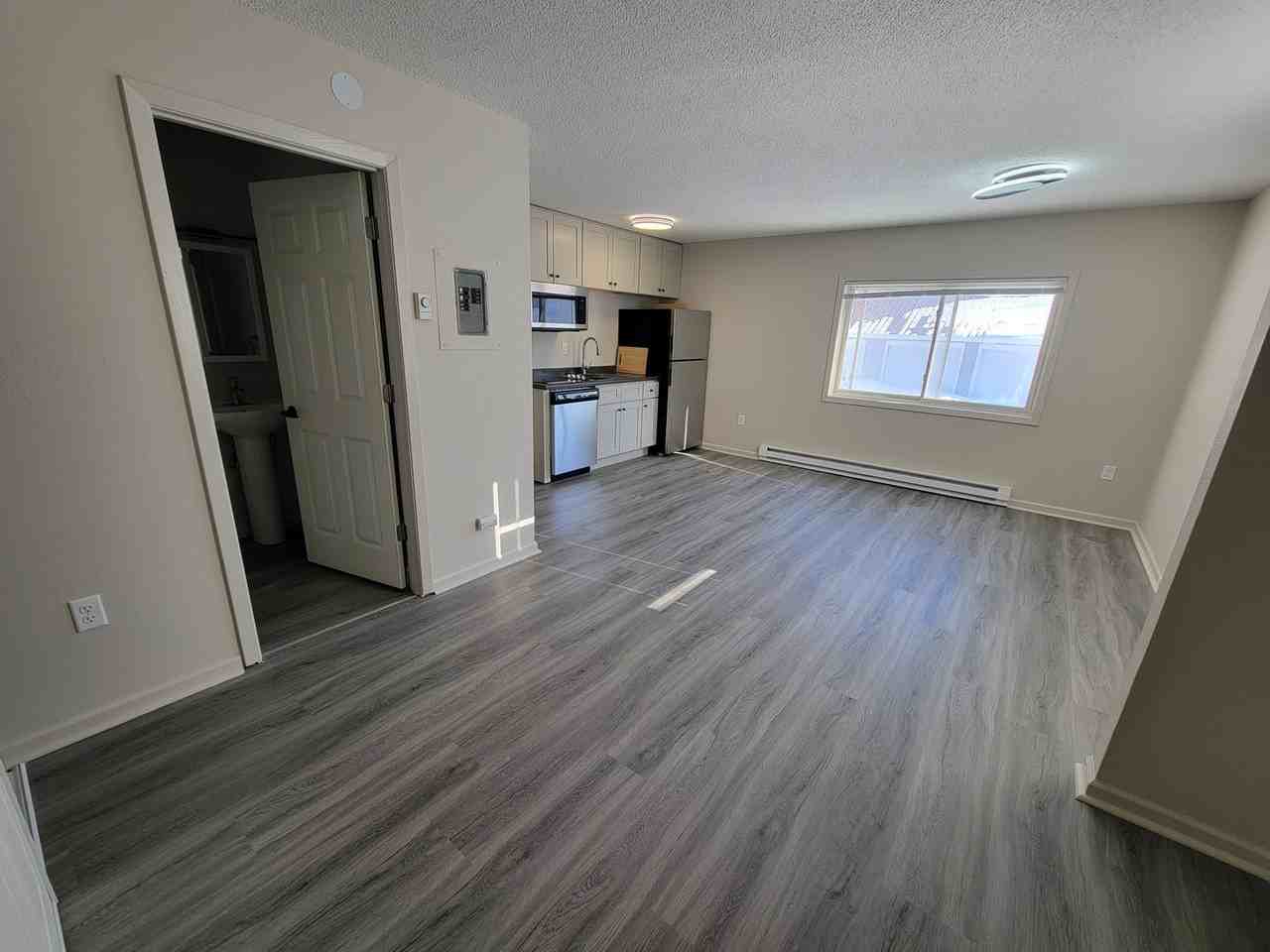 1526 E Superior St #5 - Photo 4 of 7