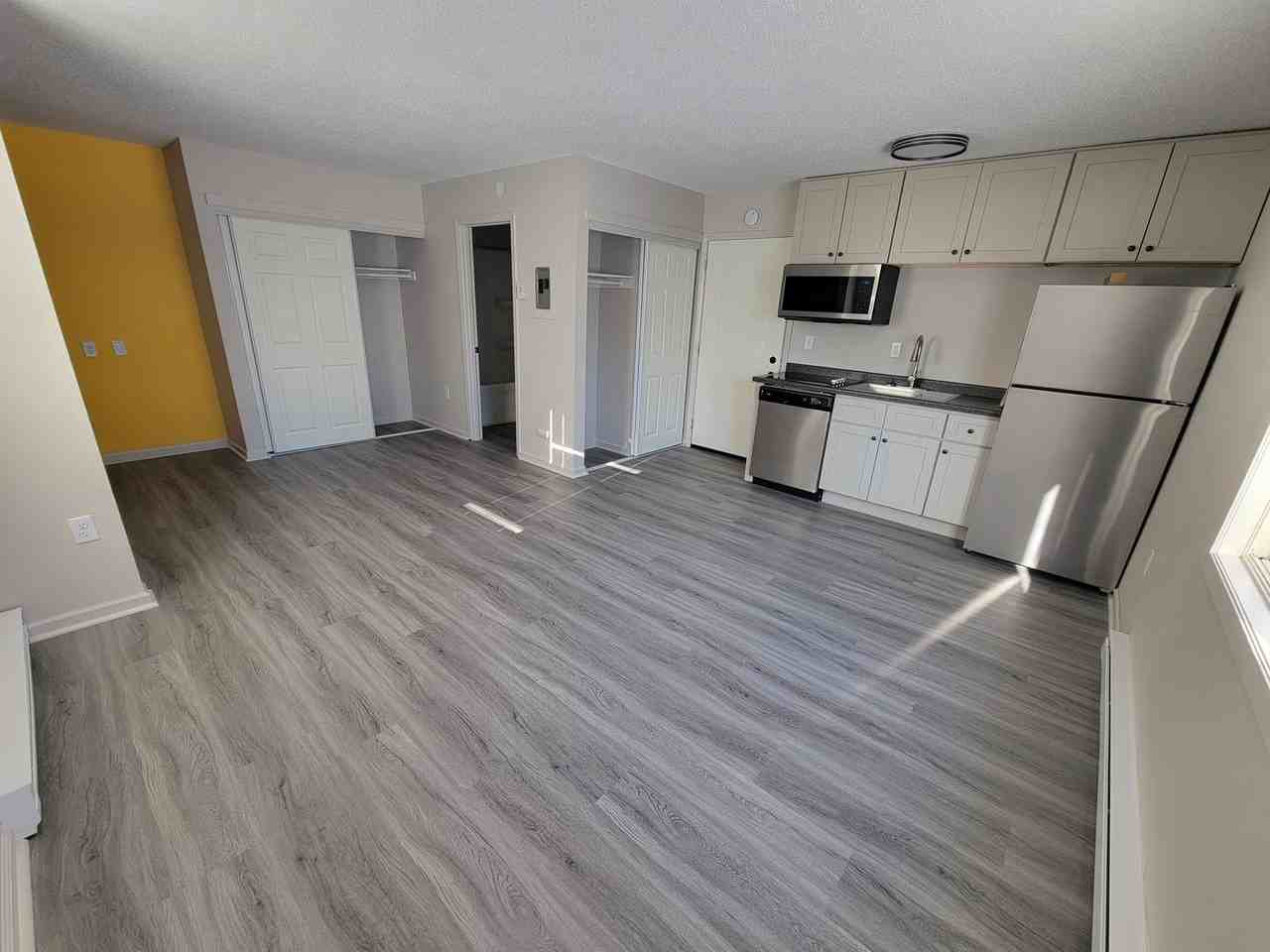 1526 E Superior St #5 - Photo 5 of 7