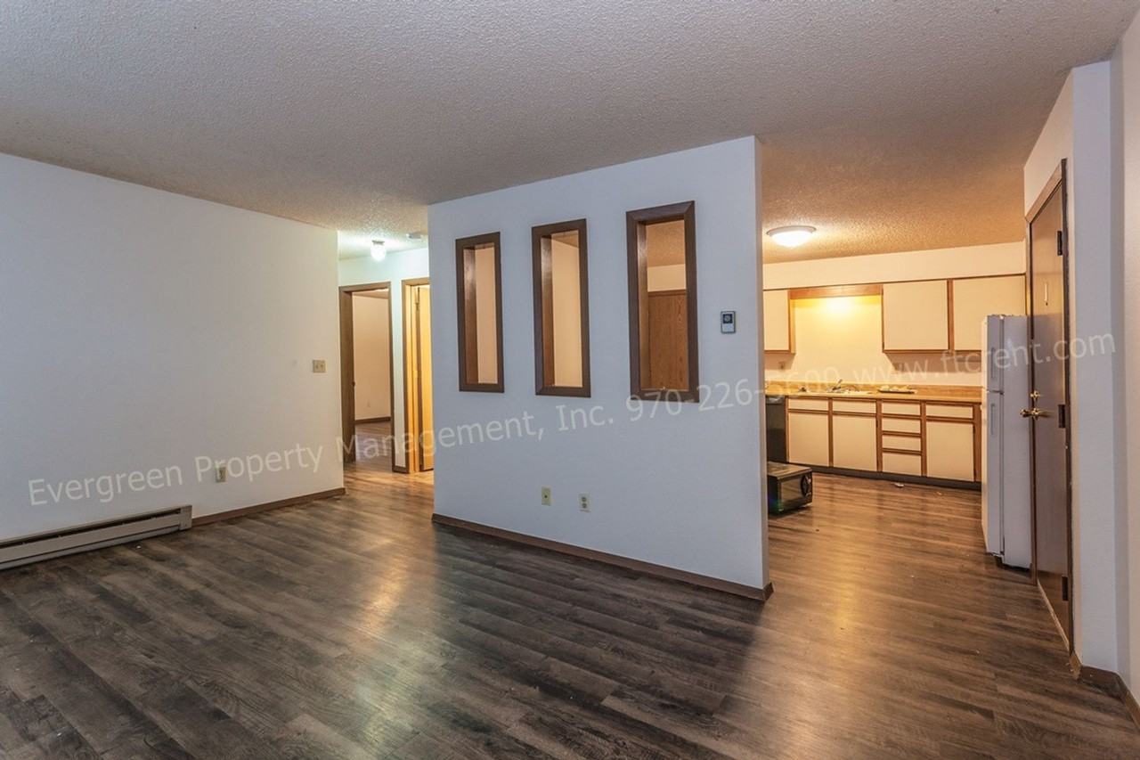 348 Terri Dr - Photo 3 of 40