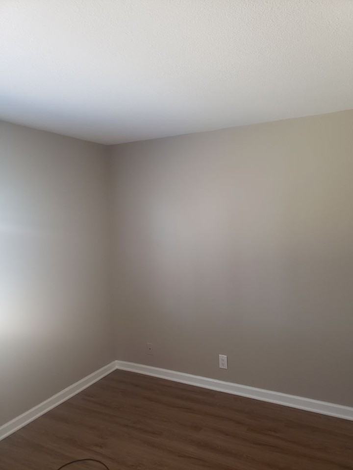 340 Colonial Cir - Photo 6 of 10