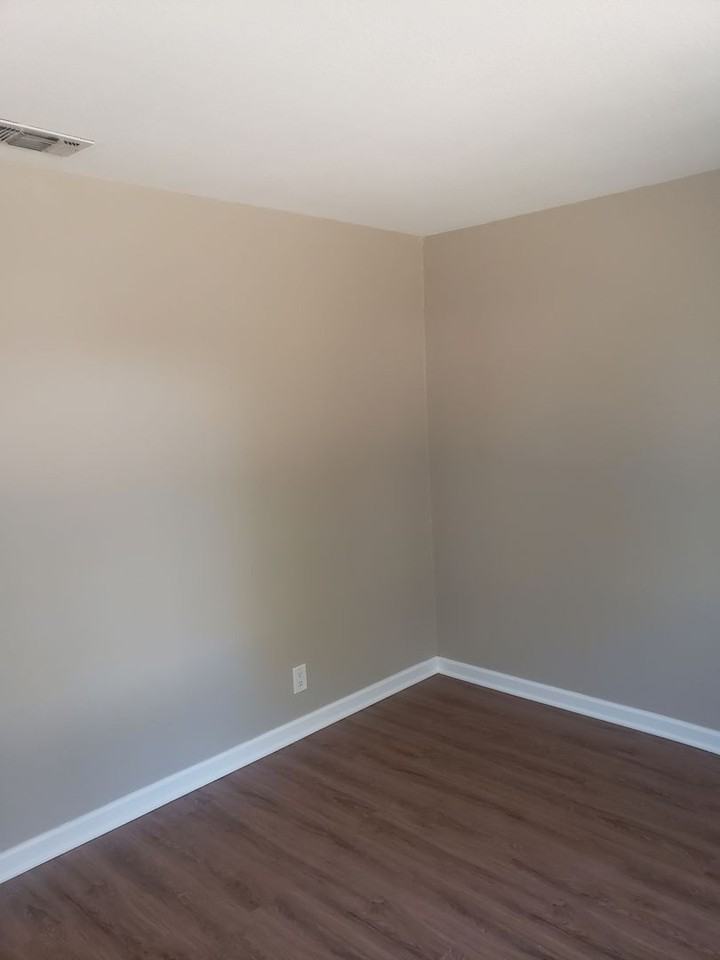 340 Colonial Cir - Photo 7 of 10