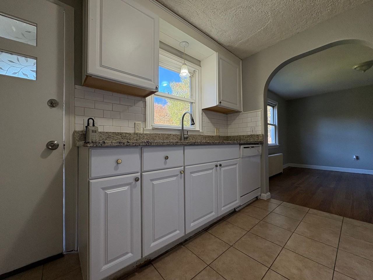 600 Wadsworth St - Photo 3 of 19