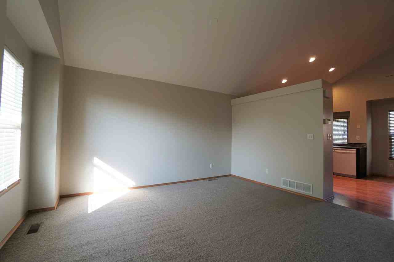 1072 Scarlet Oak Dr - Photo 5 of 30