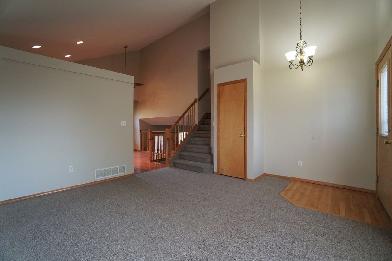 1072 Scarlet Oak Dr - Photo 6 of 30