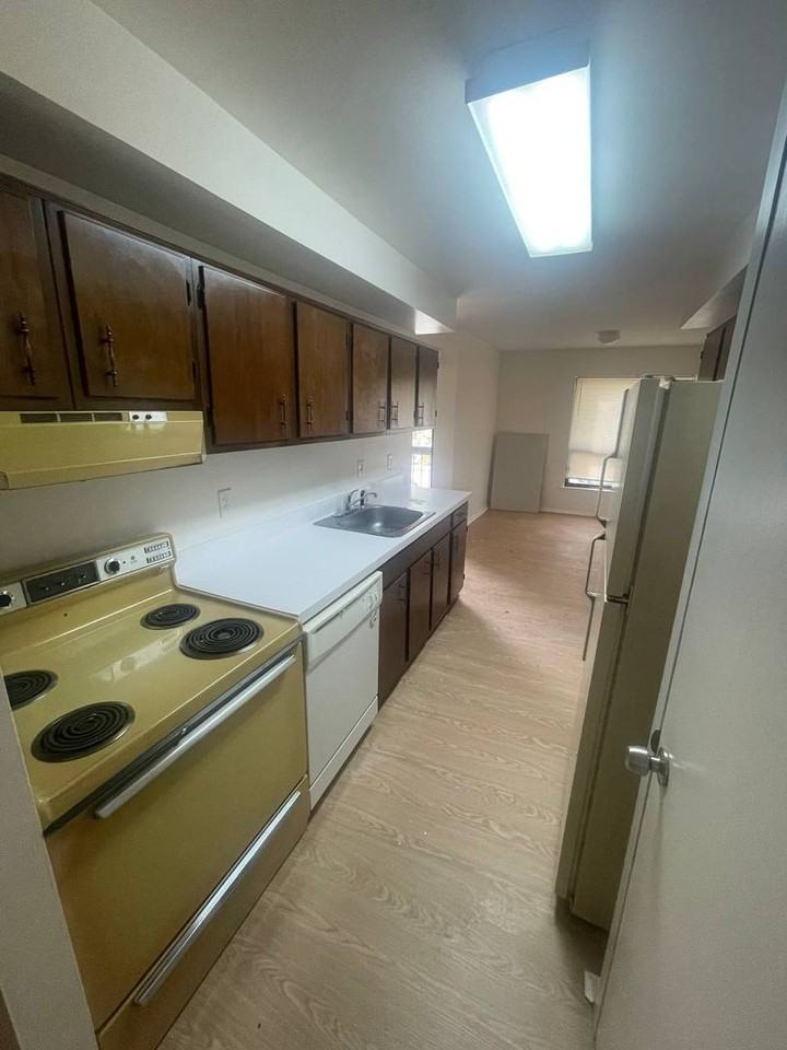 437 Christopher Ave - Photo 3 of 14