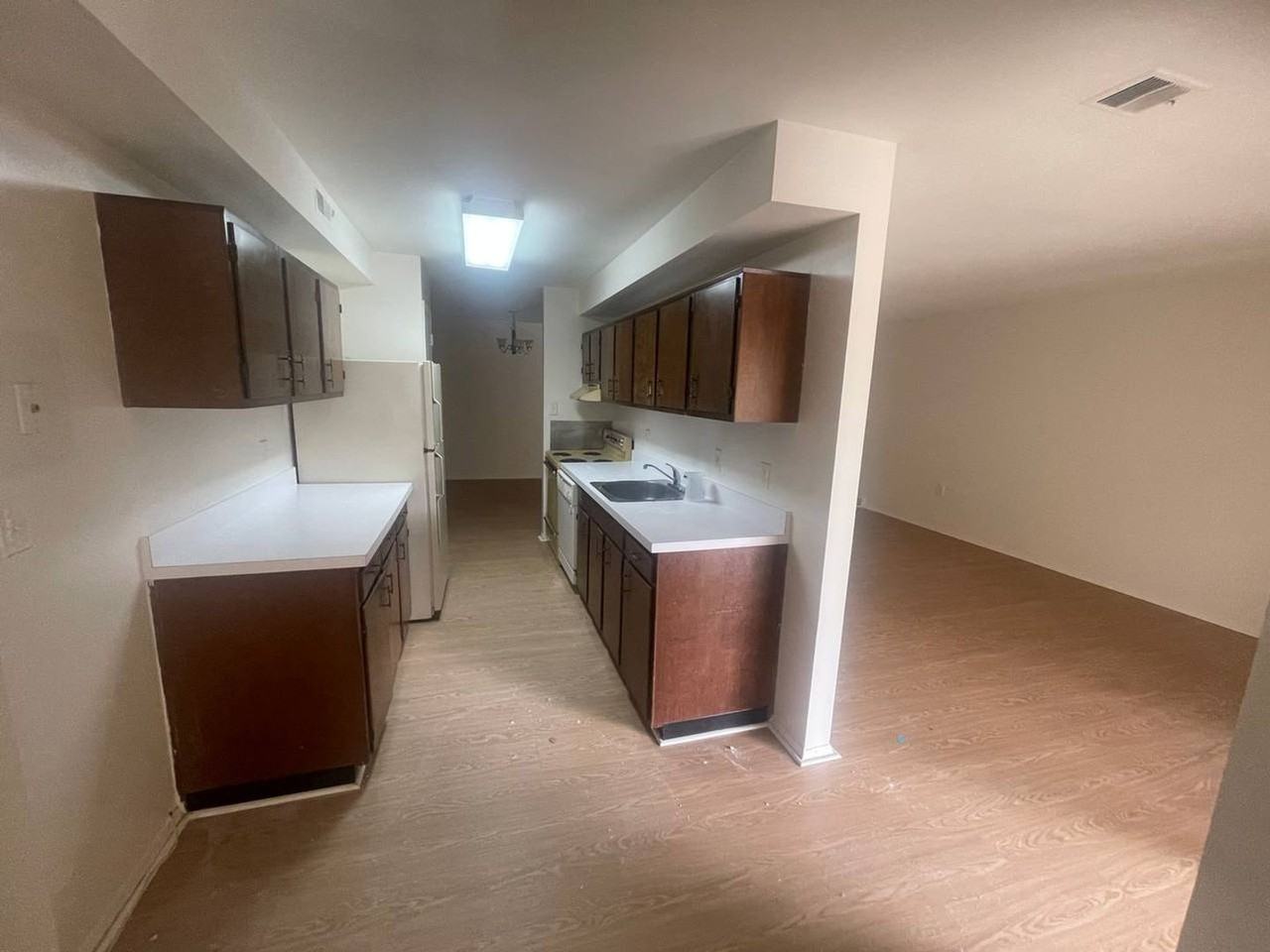 437 Christopher Ave - Photo 4 of 14