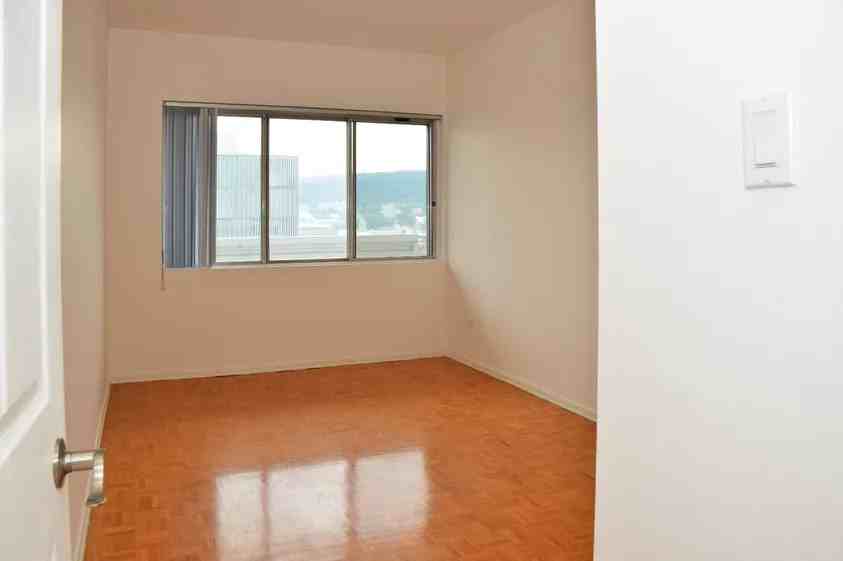 3555 Rue Berri - Photo 3 of 13