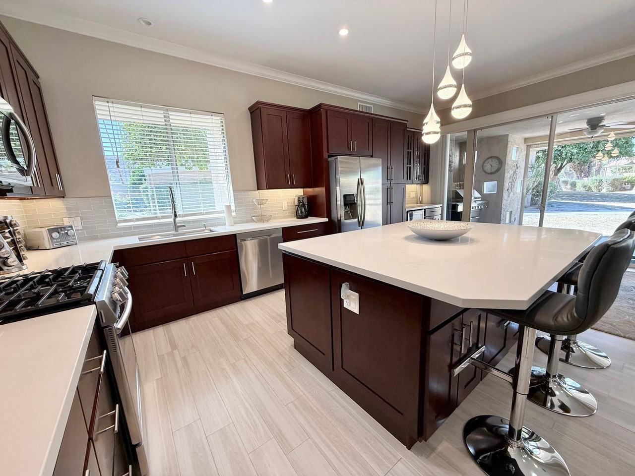 76990 Lark Dr - Photo 2 of 13