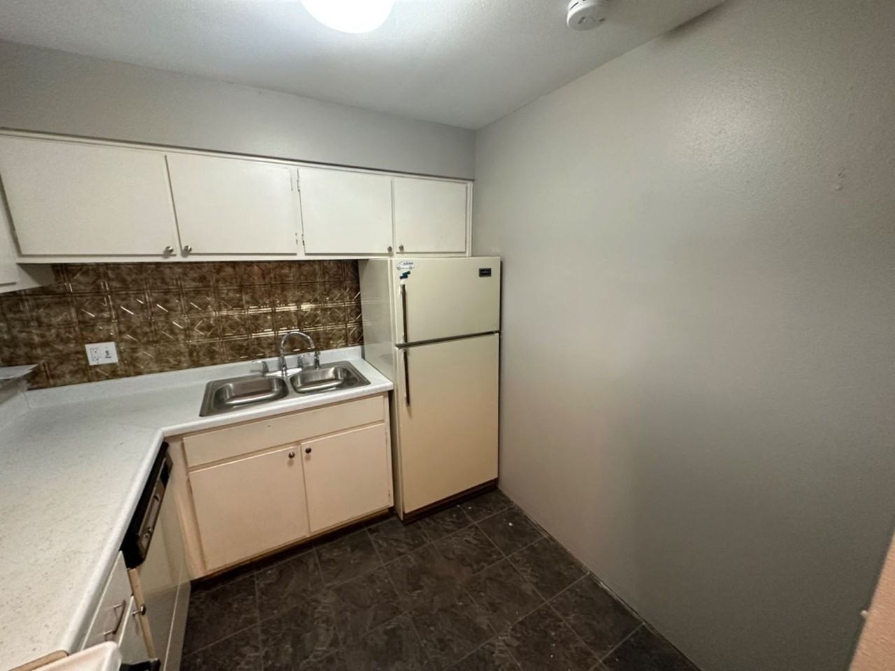 5700 West Wahner Avenue #114 - Photo 4 of 10