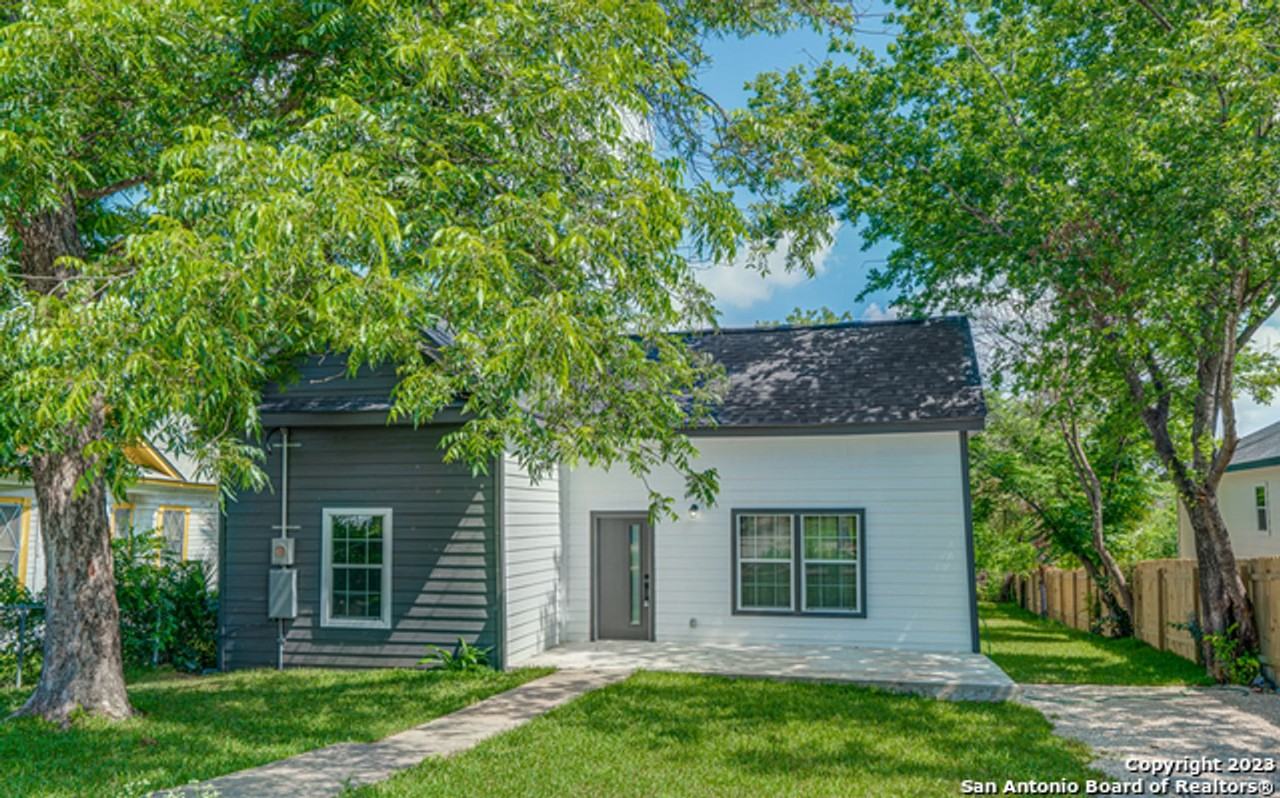 933 Denver Blvd - Photo 2 of 27