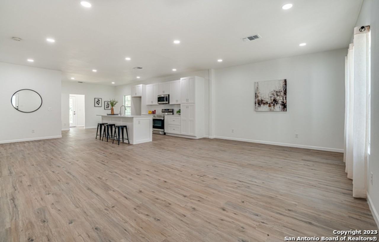 933 Denver Blvd - Photo 5 of 27