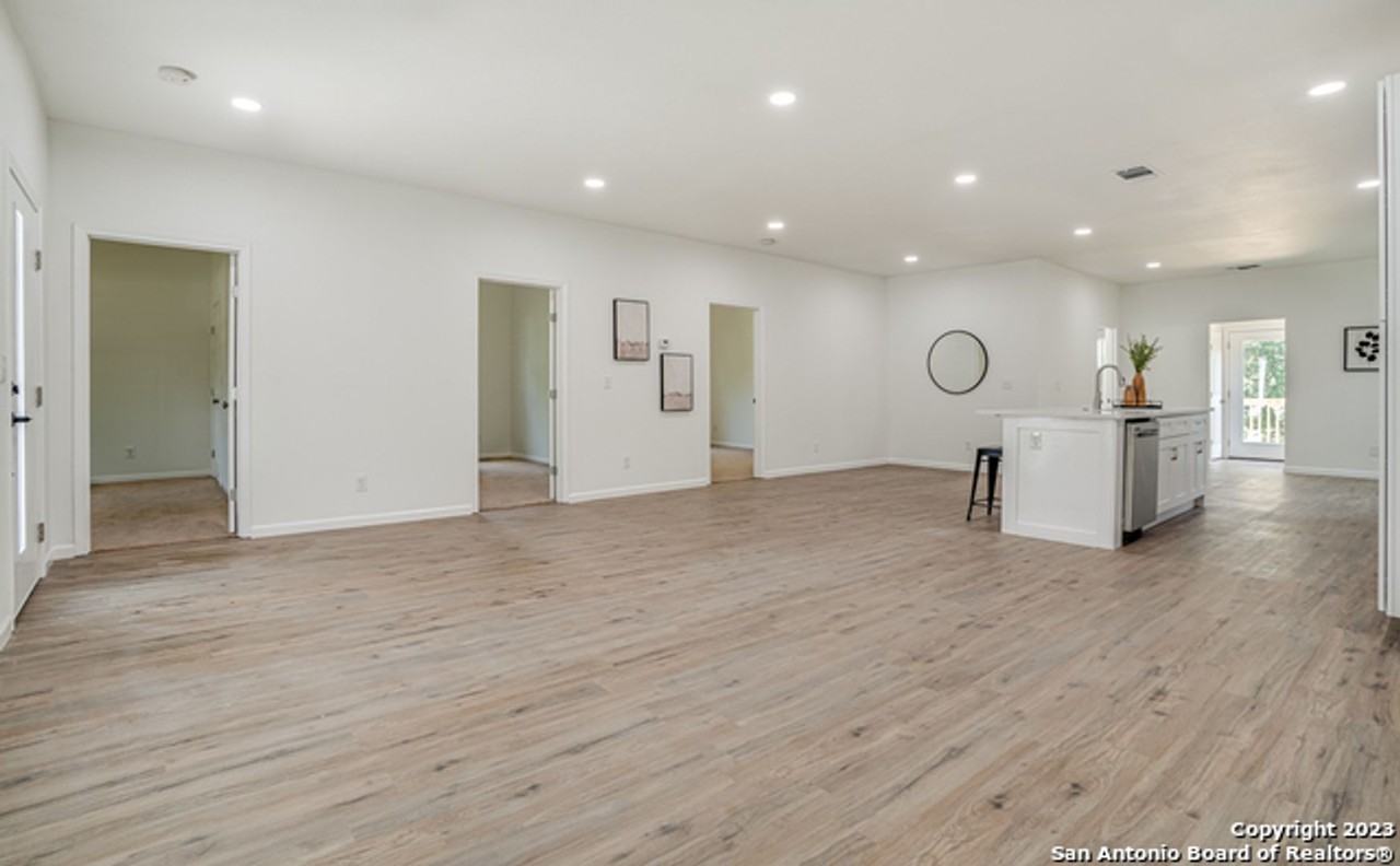 933 Denver Blvd - Photo 6 of 27