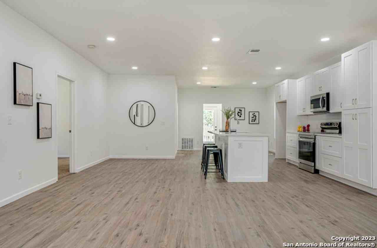 933 Denver Blvd - Photo 7 of 27