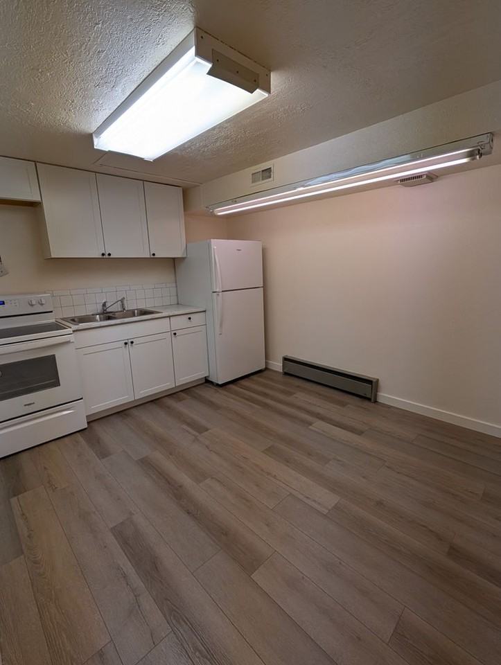 155 East Griffith Road - Photo 5 of 23