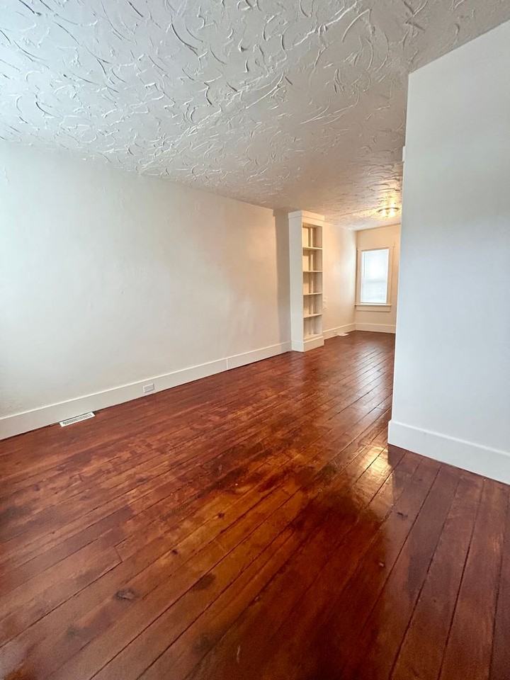 313 Coral St - Photo 2 of 18
