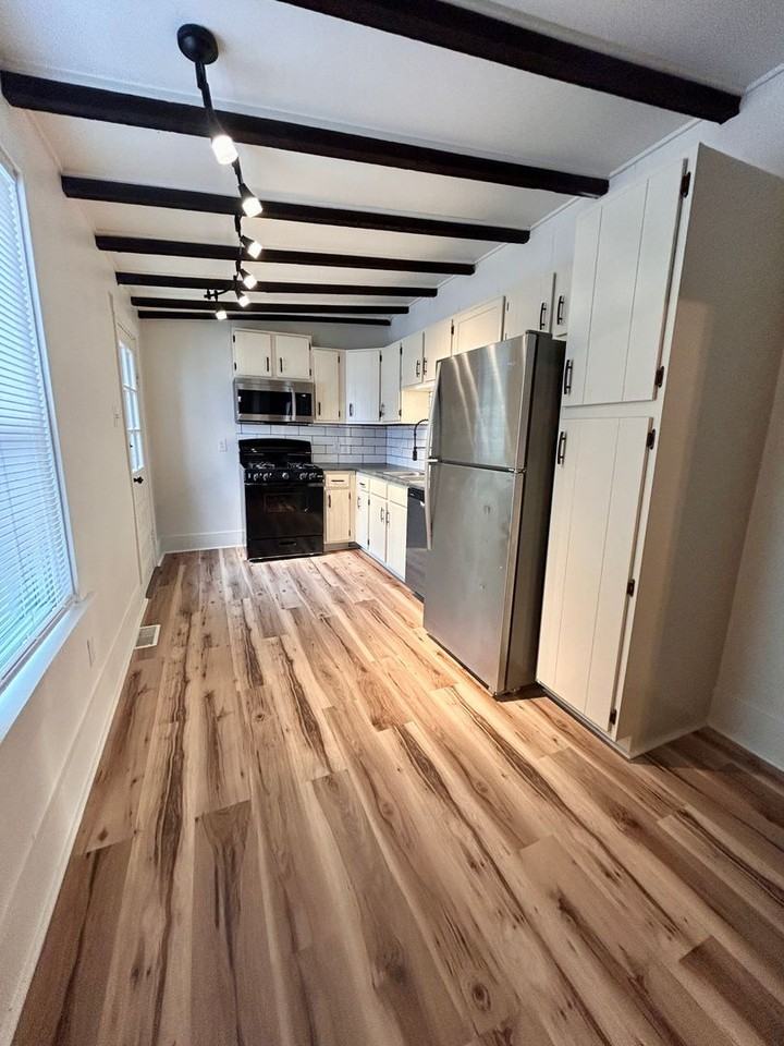 313 Coral St - Photo 3 of 18