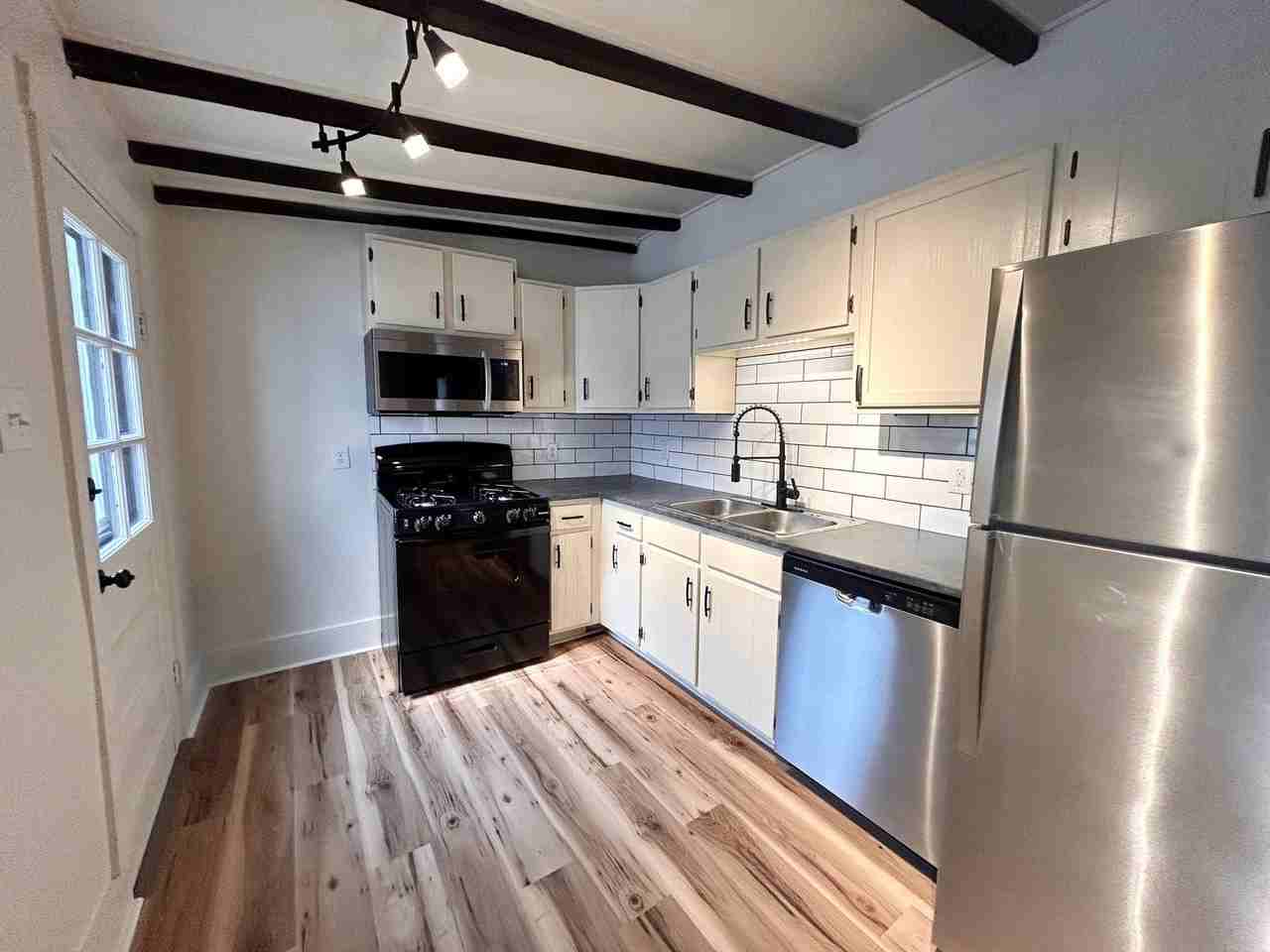 313 Coral St - Photo 4 of 18