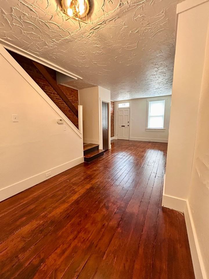 313 Coral St - Photo 5 of 18