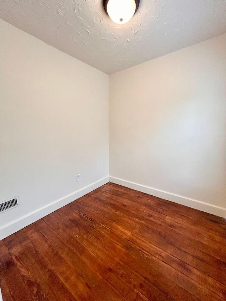 313 Coral St - Photo 7 of 18