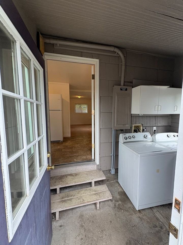 322 Willow St - Photo 2 of 13