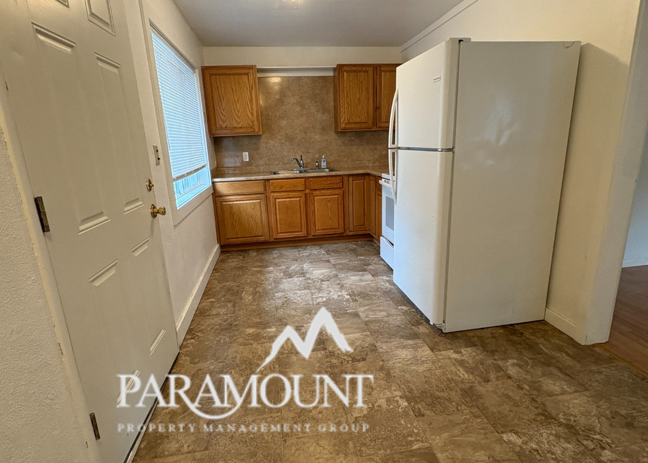 322 Willow St - Photo 4 of 13
