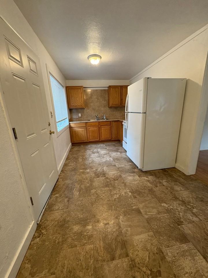 322 Willow St - Photo 5 of 13